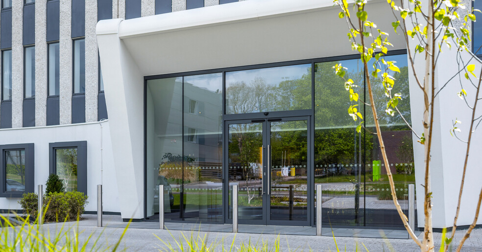 Basing View, Basingstoke for lease - Building Photo - Image 2 of 6