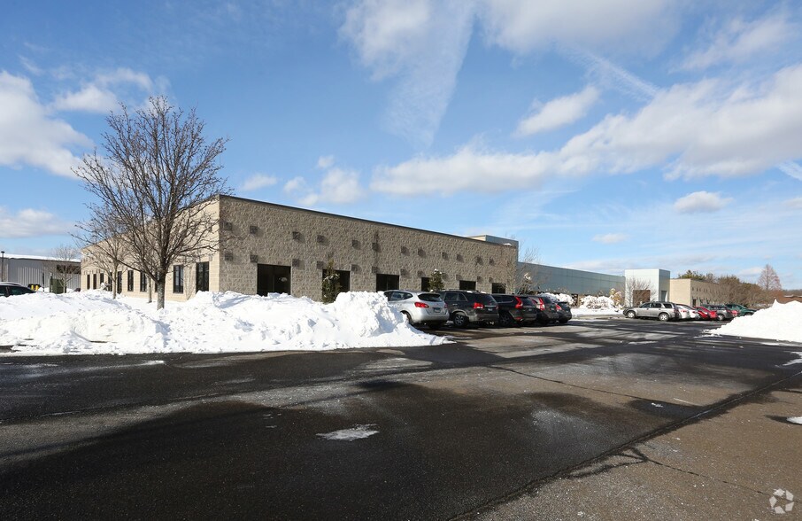 688 E Main St, Branford, CT for sale - Primary Photo - Image 1 of 1