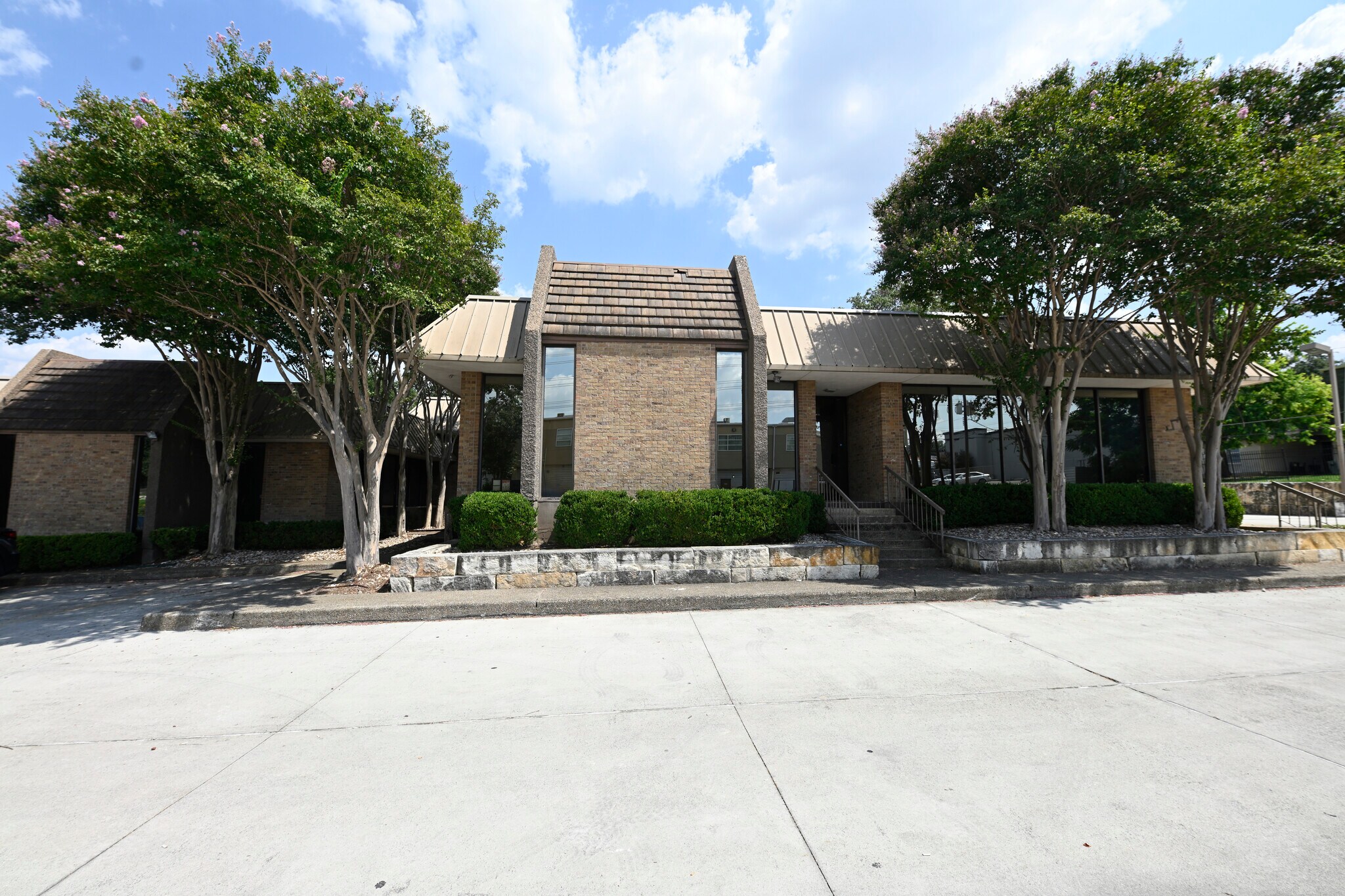 4203-4211 Gardendale St, San Antonio, TX for lease Building Photo- Image 1 of 8
