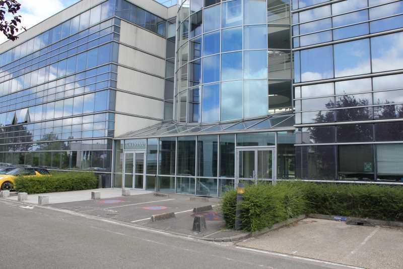 6 Rue Hélène Boucher, Guyancourt for lease - Building Photo - Image 3 of 8