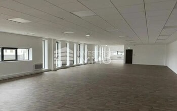 Flex in Brie-Comte-Robert for lease Interior Photo- Image 1 of 2