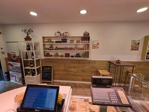 Retail in Barcelona, Barcelona for lease Interior Photo- Image 1 of 11