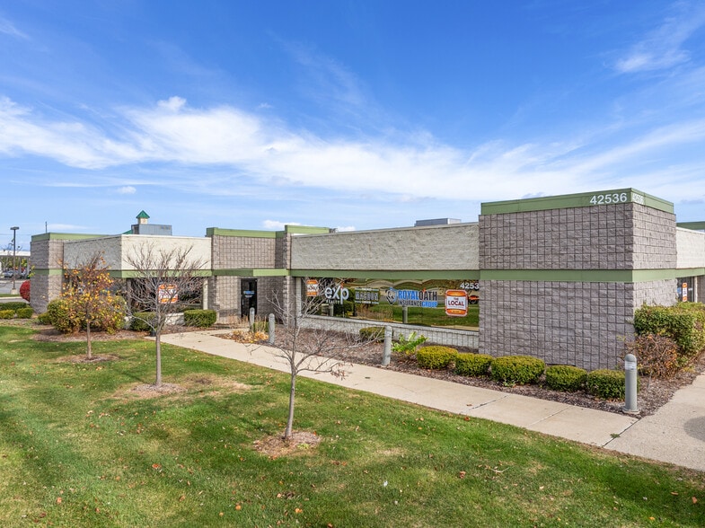 42500-42536 Hayes Rd, Clinton Township, MI for lease - Building Photo - Image 2 of 4