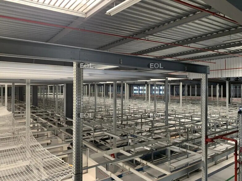 Industrial in Saint-Michel-sur-Orge for lease - Building Photo - Image 3 of 8