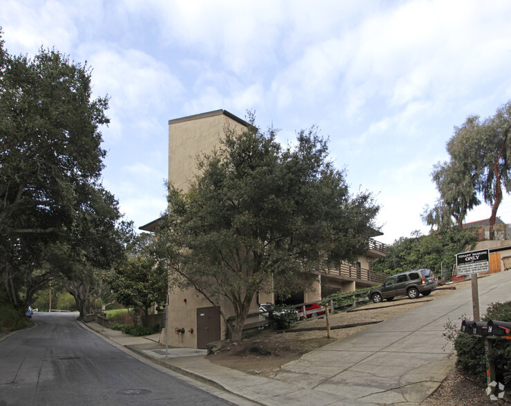 910 Major Sherman Ln, Monterey, CA for lease - Building Photo - Image 2 of 21