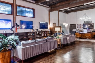 610 Elm St, McKinney, TX for lease Interior Photo- Image 2 of 2