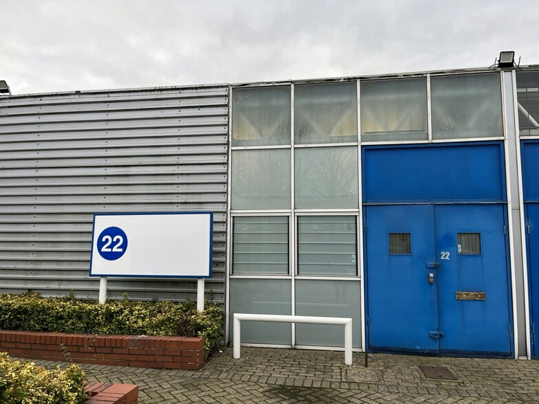 22-30 Carters Ln, Milton Keynes for lease - Building Photo - Image 1 of 1