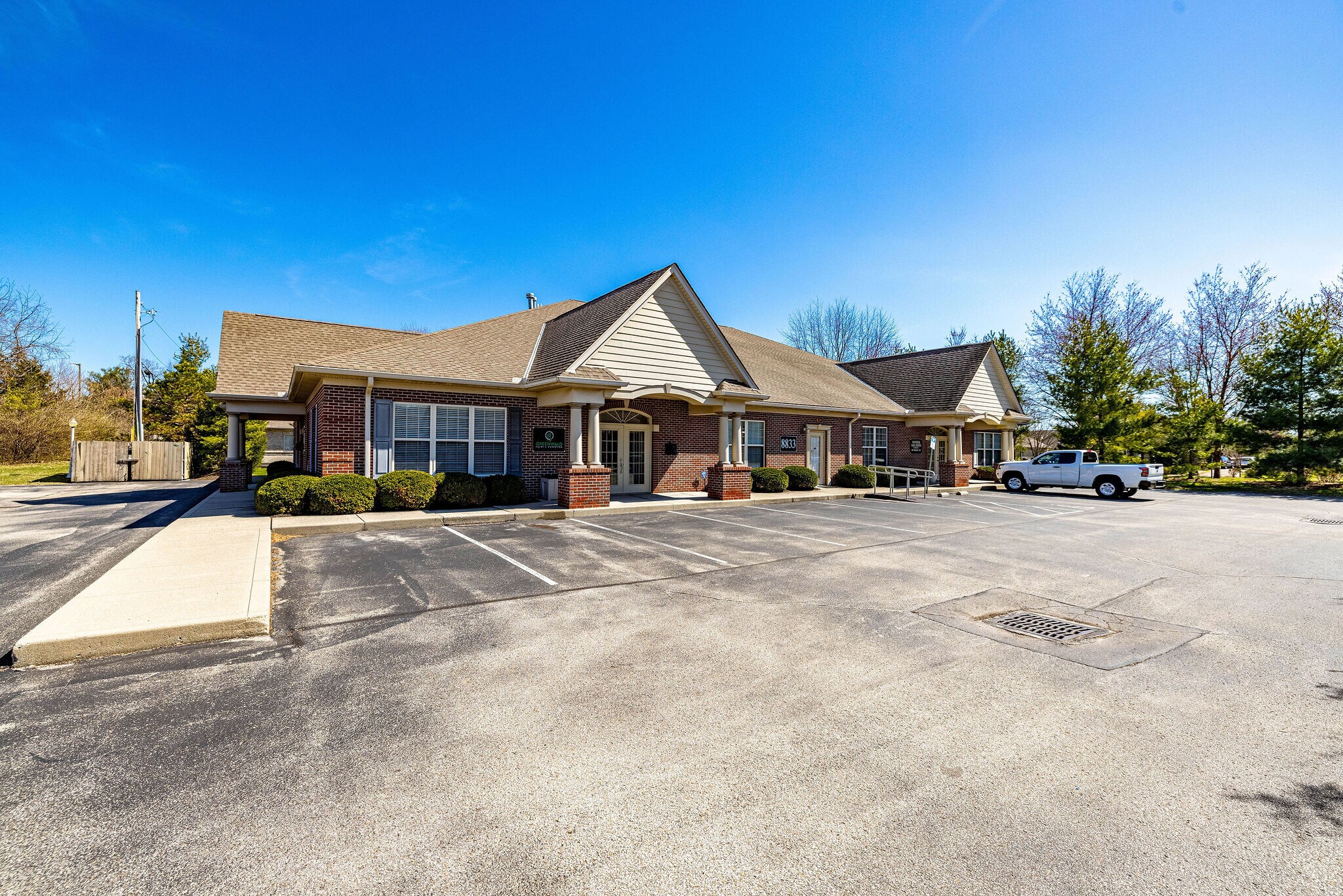 8833 Chapelsquare Ln, Cincinnati, OH for sale Primary Photo- Image 1 of 1