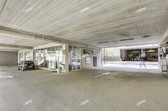 Office in Ivry-sur-Seine for lease Interior Photo- Image 1 of 9