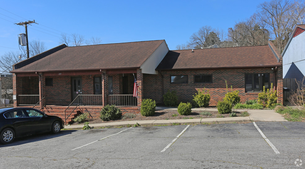 205 6th St, North Wilkesboro, NC for sale - Primary Photo - Image 1 of 1