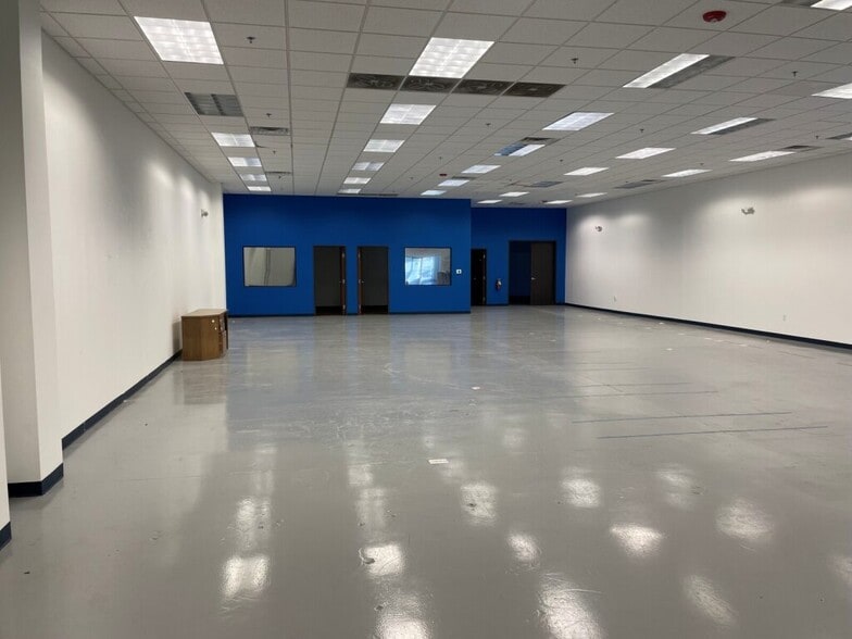 7500 Baker Blvd, Richland Hills, TX for lease - Building Photo - Image 2 of 16