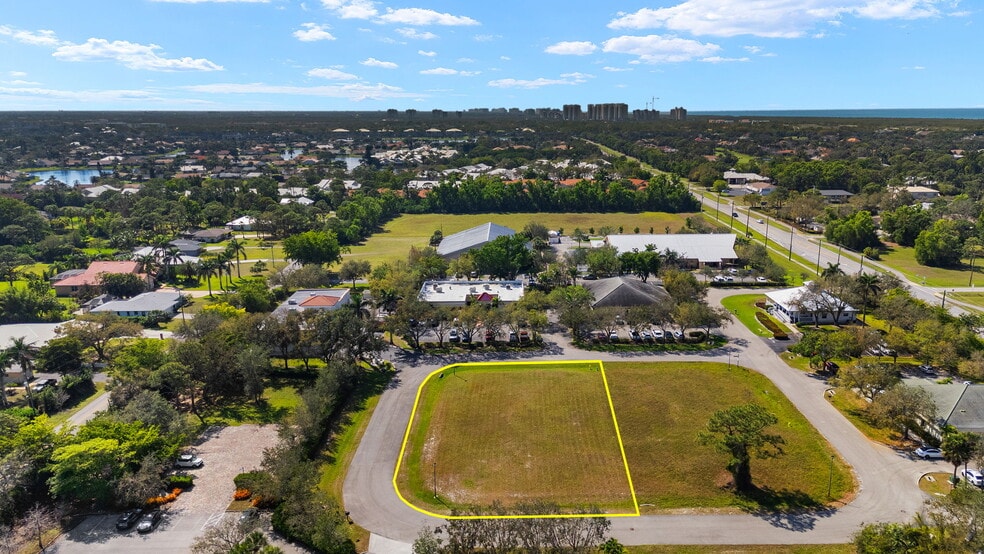 3841 Via Del Rey, Bonita Springs, FL for sale - Building Photo - Image 2 of 9