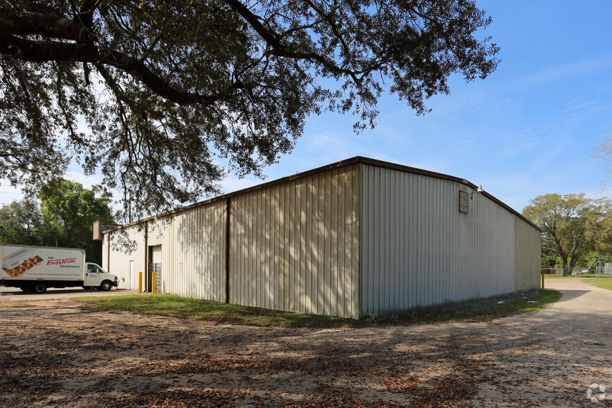 3240 Fairfield Dr, Pensacola, FL for sale - Building Photo - Image 1 of 1