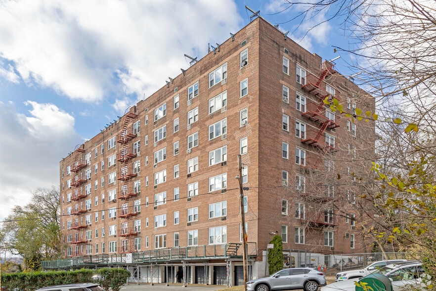2711 Independence Ave, Bronx, NY for sale - Primary Photo - Image 1 of 6