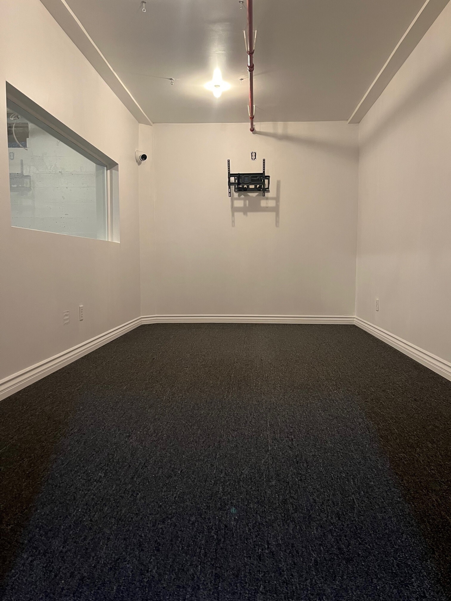 932 Wilson St, Los Angeles, CA for lease Interior Photo- Image 1 of 9