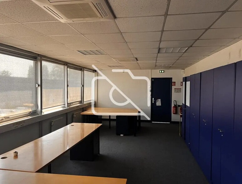 Industrial in Antony for lease - Interior Photo - Image 3 of 3