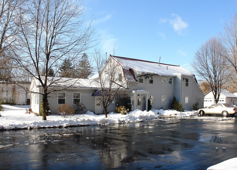 1686 Farmington Ave, Unionville, CT for sale - Primary Photo - Image 1 of 1