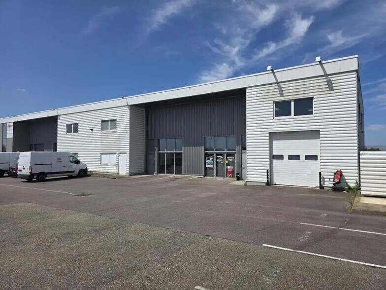 Flex in Folkling for lease - Building Photo - Image 2 of 8