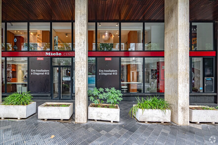 in Barcelona, Barcelona for sale - Building Photo - Image 1 of 1