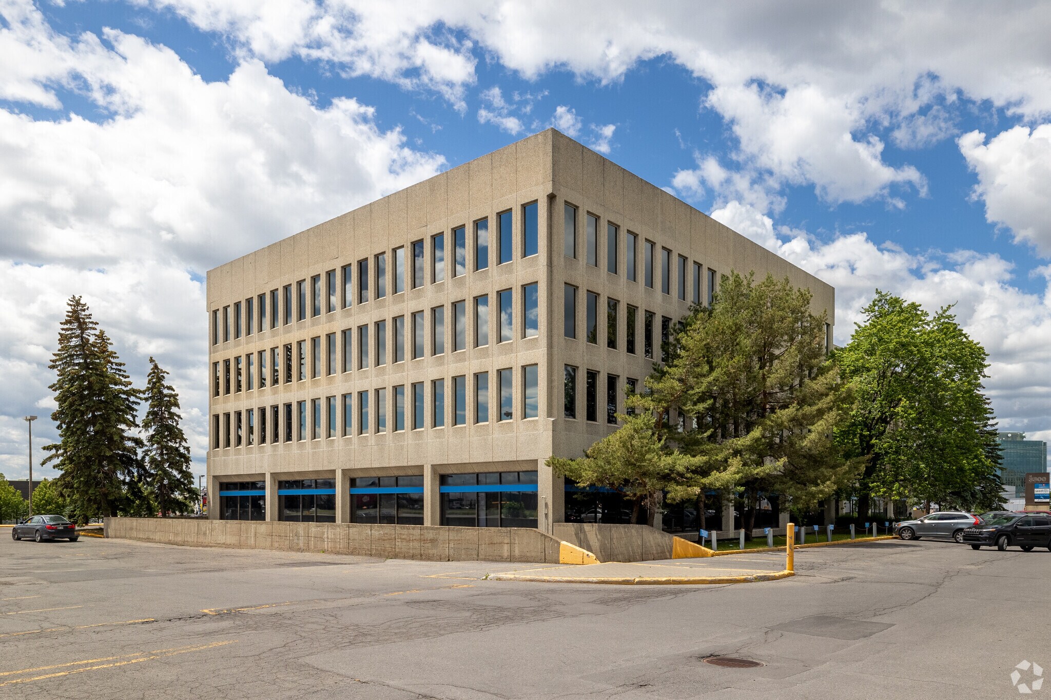 3300 Boul de la CôteVertu, Montréal, QC H4R 2B7 Office for Lease