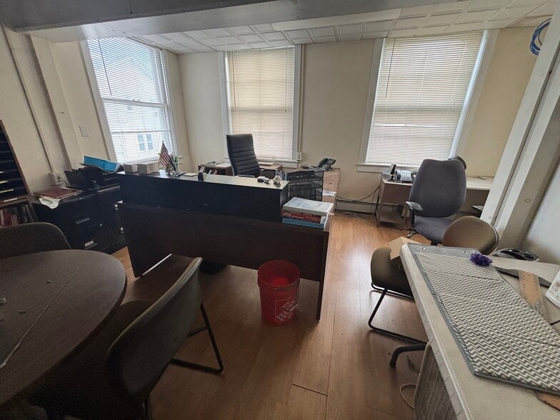 523 Columbus Ave, Trenton, NJ for lease - Building Photo - Image 2 of 4