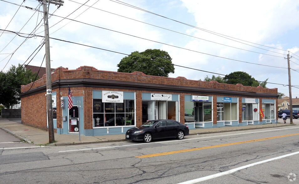105-111 Waterman Ave, East Providence, RI for sale - Primary Photo - Image 1 of 1