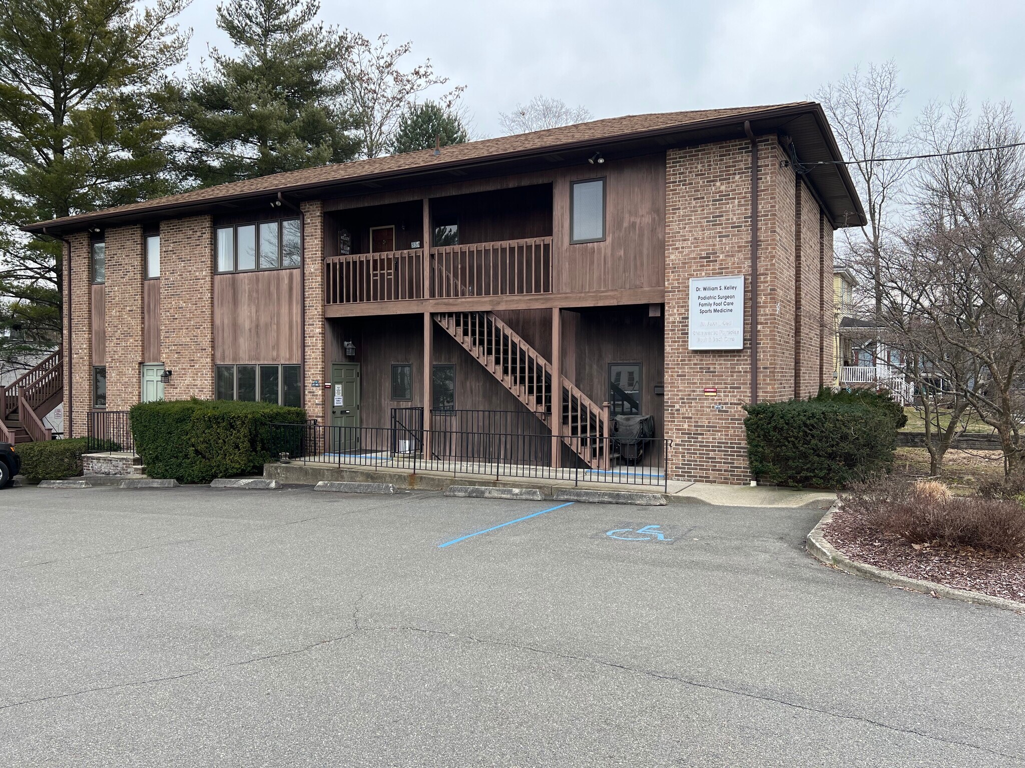 35 S Spruce St, Ramsey, NJ 07446