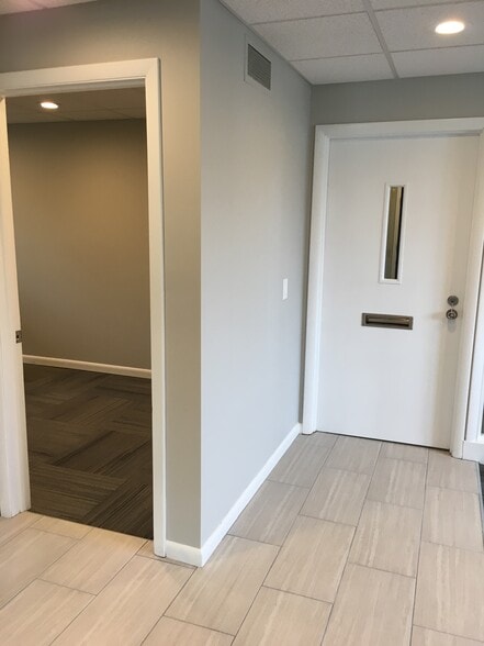 888 Long Pond Rd, Greece, NY for sale - Interior Photo - Image 3 of 35