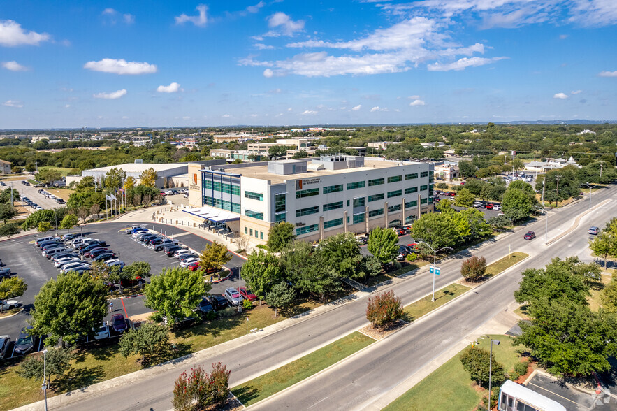 21 Spurs Ln, San Antonio, TX for lease - Building Photo - Image 3 of 4