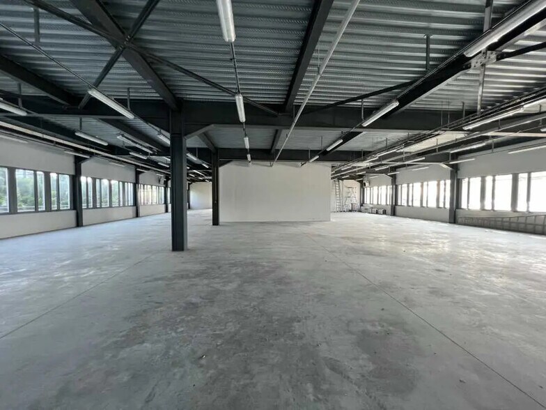 Flex in Roissy-en-France for lease - Interior Photo - Image 2 of 7