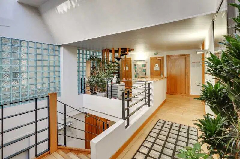 Office in Levallois-Perret for lease - Lobby - Image 2 of 12