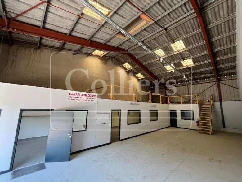 Office in Gémenos for lease - Interior Photo - Image 1 of 5