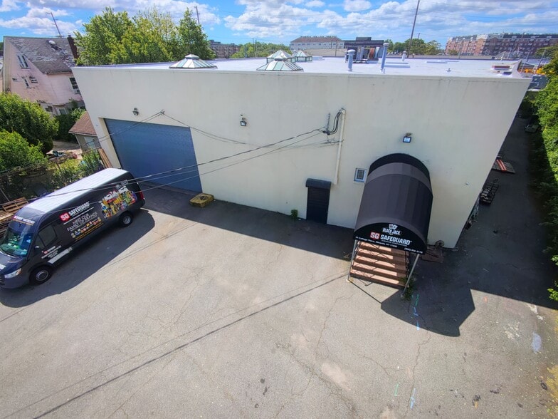 99 Cottage Pl, Mineola, NY for sale - Building Photo - Image 2 of 5