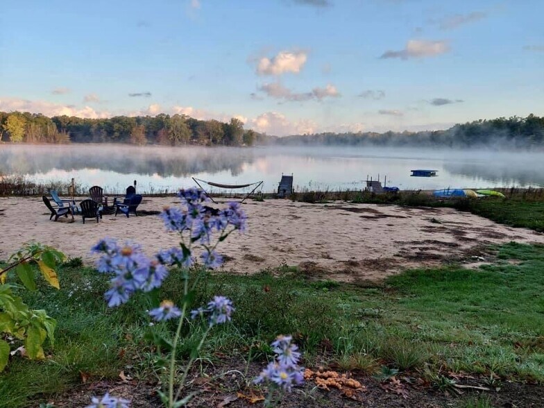 7786 US 10, Walhalla, MI 49458