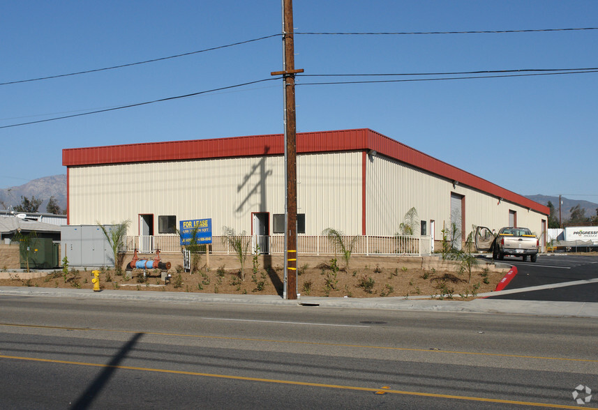 15754 Slover Ave, Fontana, CA for lease - Building Photo - Image 1 of 11