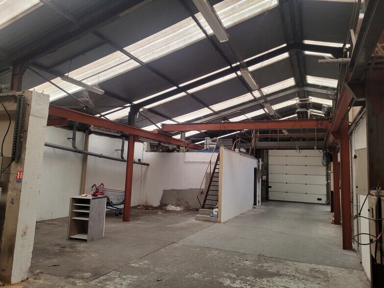 7 Rue Marcel Miquel, Issy-les-Moulineaux for sale - Building Photo - Image 2 of 8