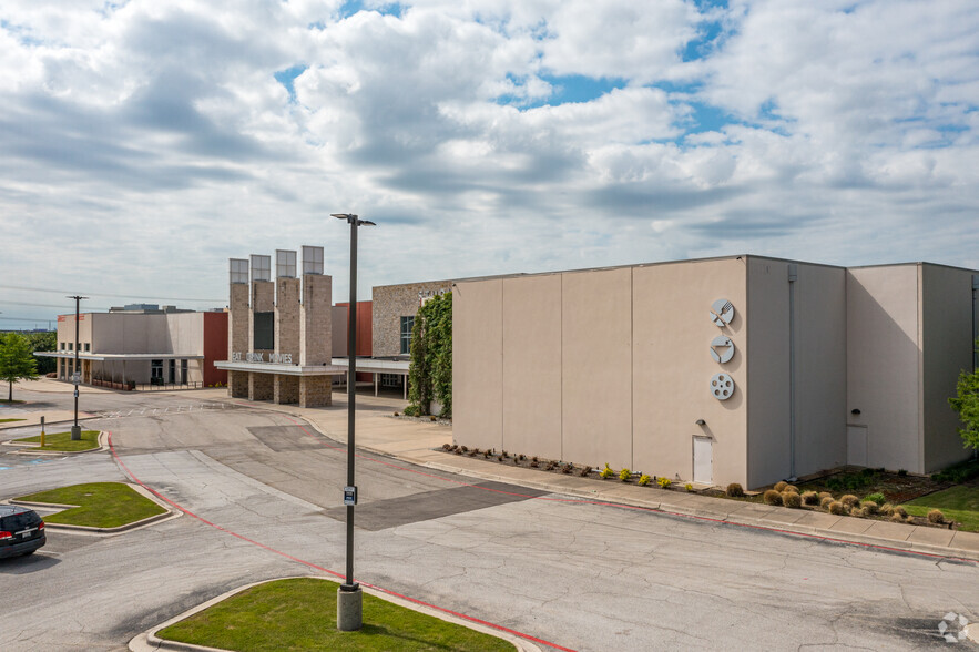 10110 E Technology Blvd, Dallas, TX for lease - Primary Photo - Image 1 of 8