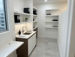 2320 S Robertson Blvd, Los Angeles, CA for lease Interior Photo- Image 2 of 6