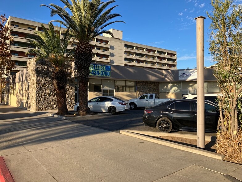 1815 Van Ness Ave, Fresno, CA for lease - Building Photo - Image 2 of 9