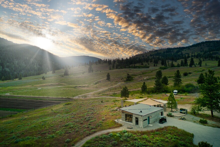 26405 Garnet Valley Rd, Summerland, BC for sale - Building Photo - Image 3 of 29