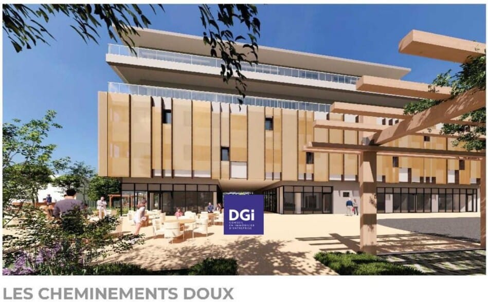 Retail in Nîmes for lease - Building Photo - Image 3 of 5