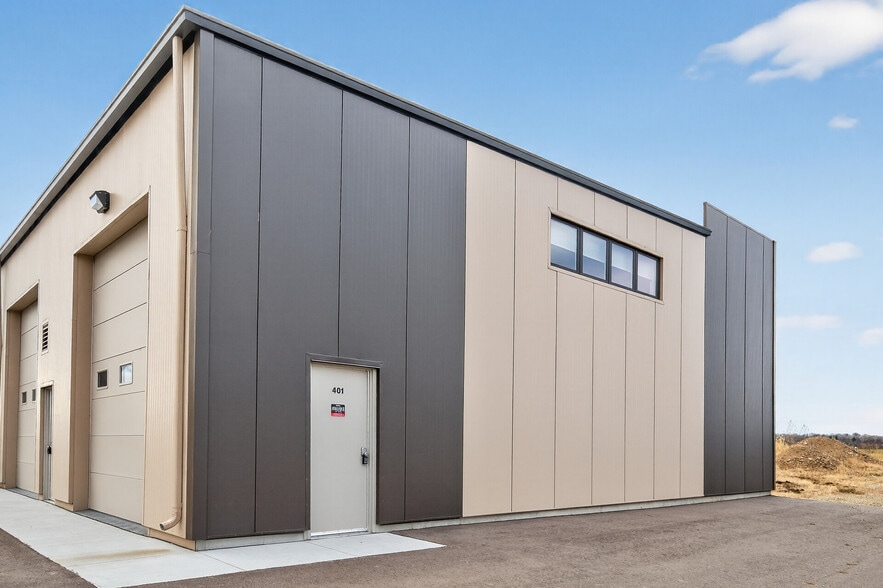 663 Valerie Ave, Hudson, WI for sale - Building Photo - Image 3 of 35