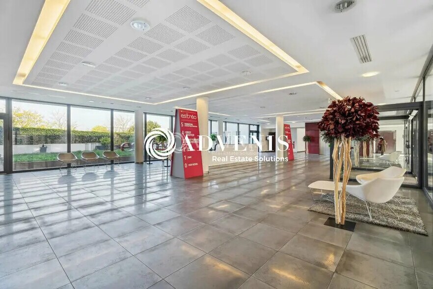Office in Rosny-sous-Bois for lease - Lobby - Image 2 of 12
