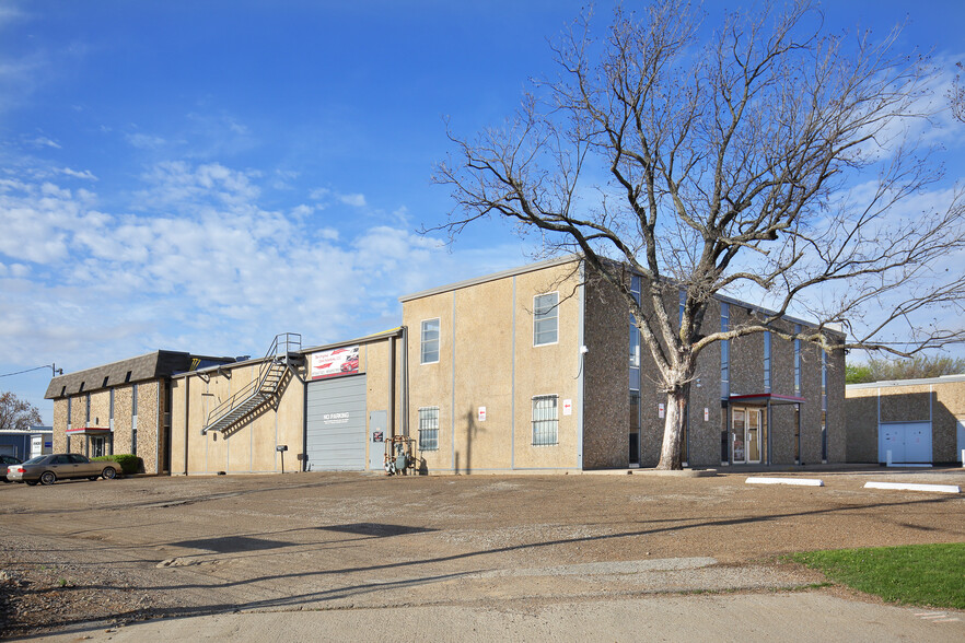 7319 Hines Pl, Dallas, TX for lease - Building Photo - Image 1 of 4