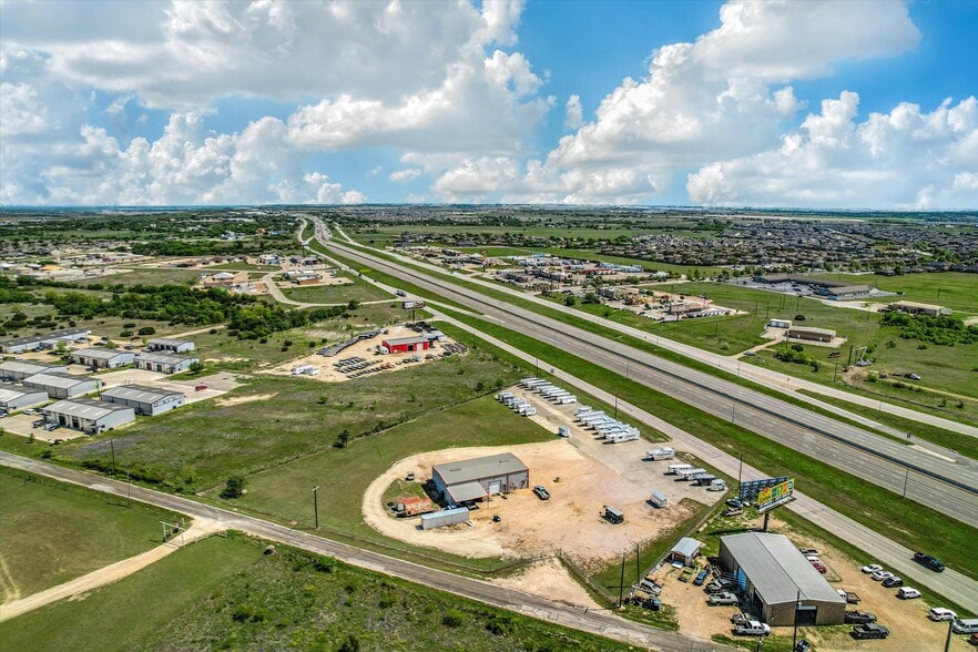 11495 IH 35 Service Rd, Jarrell, TX for lease - Building Photo - Image 2 of 9