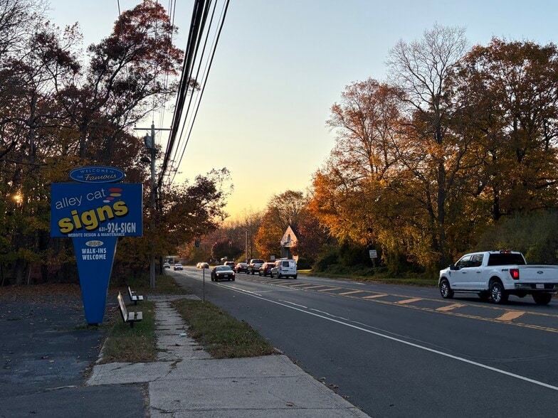 514-522 Middle Country Rd, Middle Island, NY for lease - Building Photo - Image 3 of 4