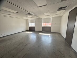 846-860 S Los Angeles St, Los Angeles, CA for lease Interior Photo- Image 2 of 2