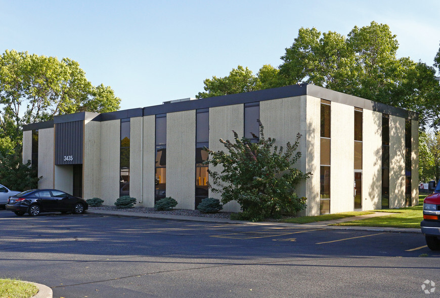 3435 Washington Dr, Eagan, MN for lease - Building Photo - Image 1 of 6