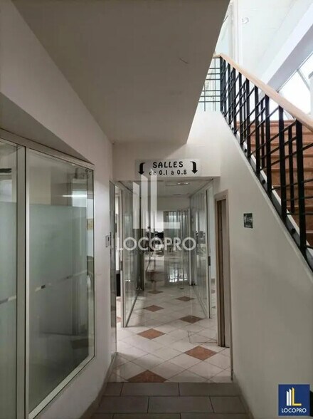 Retail in Nice for sale - Interior Photo - Image 1 of 10