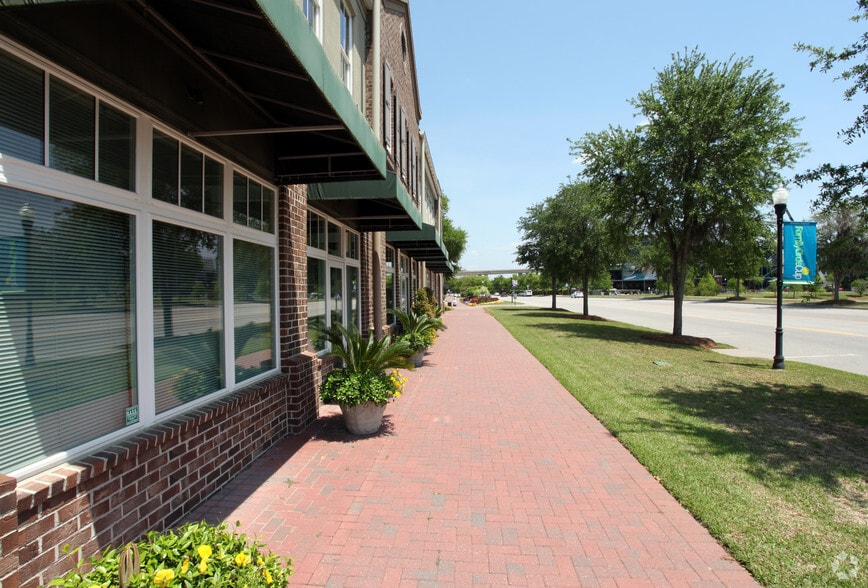 210 Seven Farms Dr, Daniel Island, SC for lease - Building Photo - Image 2 of 31